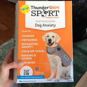 Thunder shirt like new